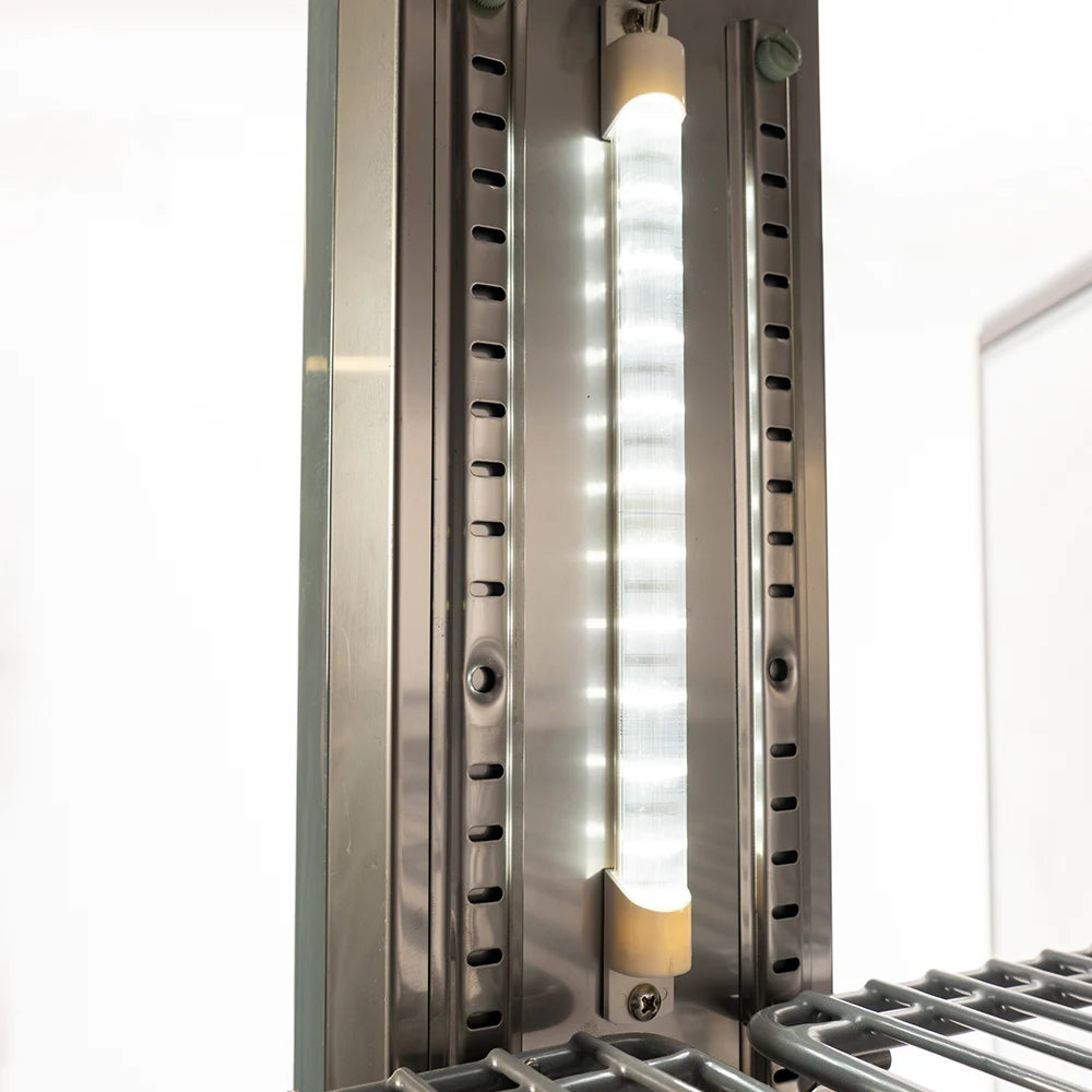 Congelador vertical de una sección Kelvinator Commercial KCHRI27R1DFE de 26 3/4"