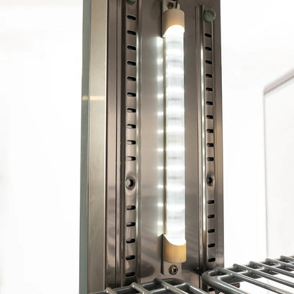 Congelador vertical de una sección Kelvinator Commercial KCHRI27R1DFE de 26 3/4"