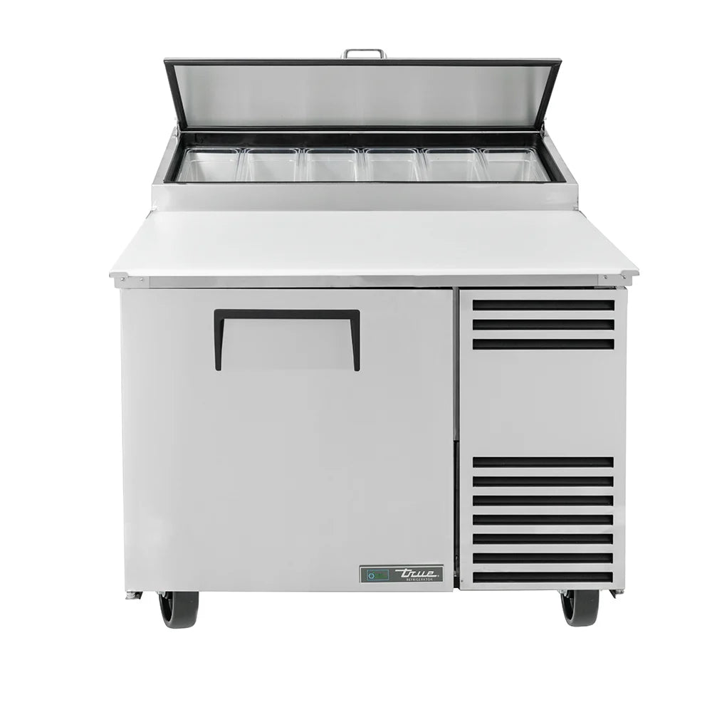 Mesa de preparación de pizza True TPP-44-HC de 44" serie TPPAT con base refrigerada