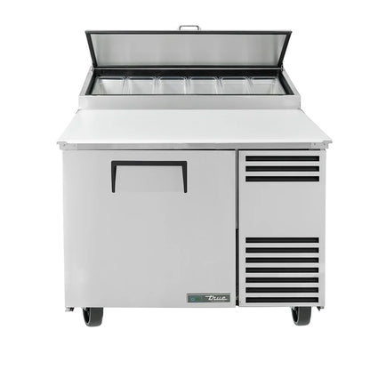 Mesa de preparación de pizza True TPP-44-HC de 44" serie TPPAT con base refrigerada